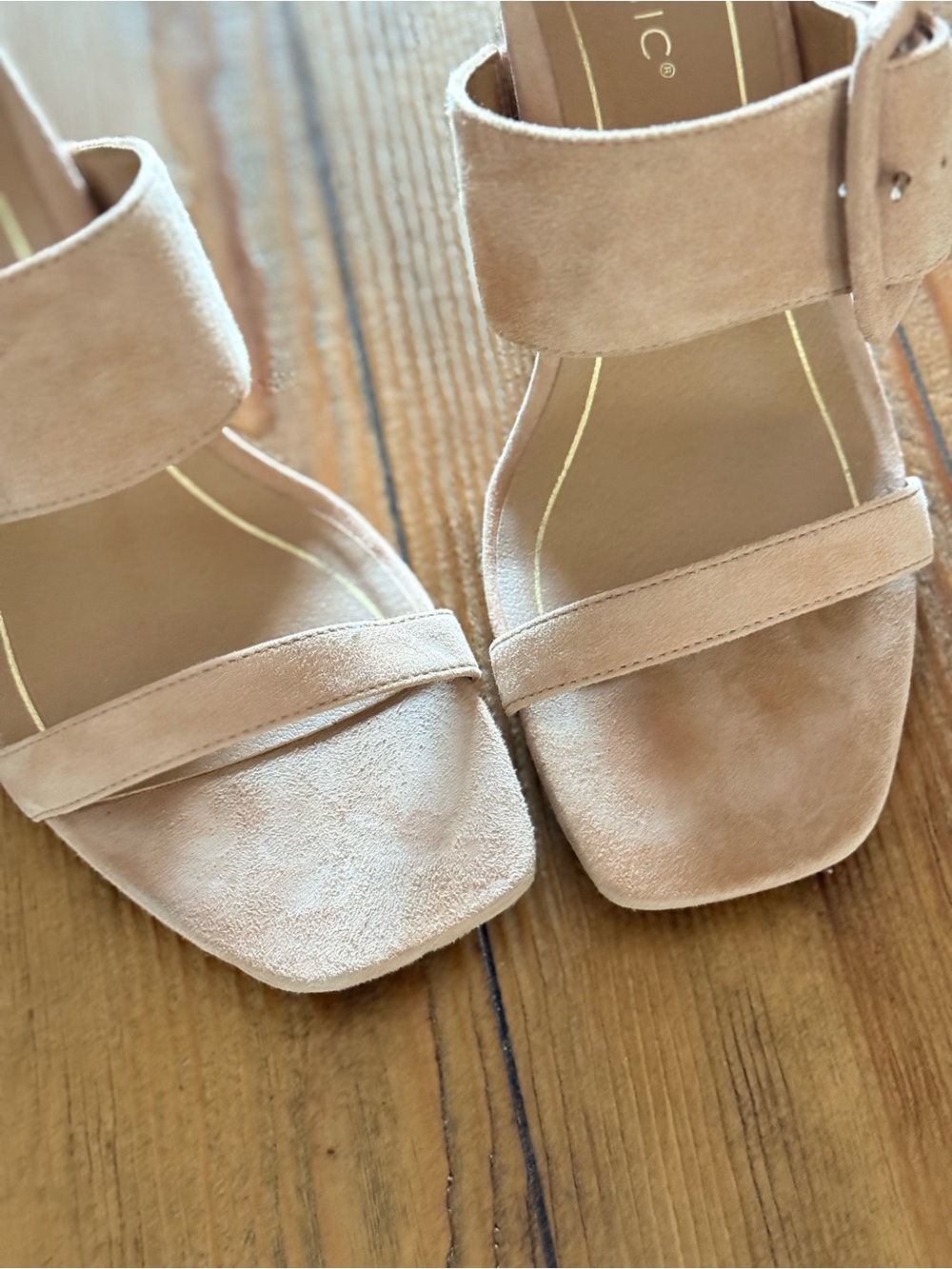 Vionic Heels - Picture 2 of 4